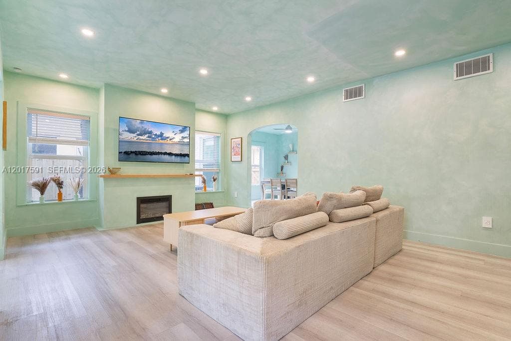 22 NE 44th St, Miami FL 33137 — 7