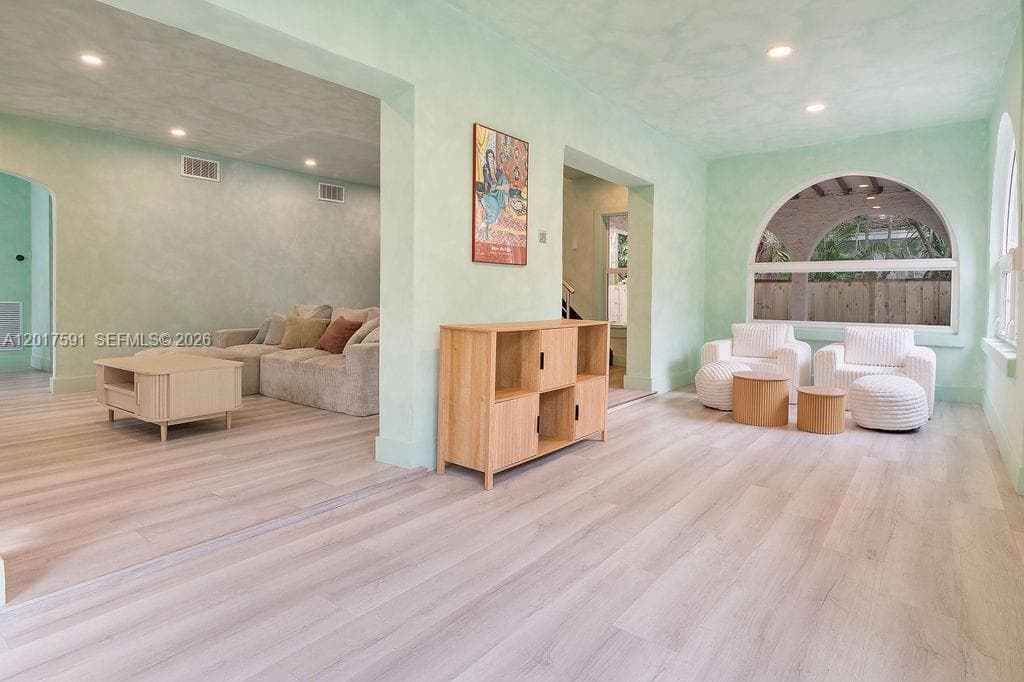 22 NE 44th St, Miami FL 33137 — 9