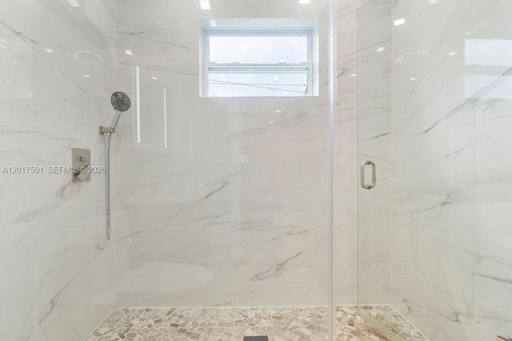 22 NE 44th St, Miami FL 33137 — 24