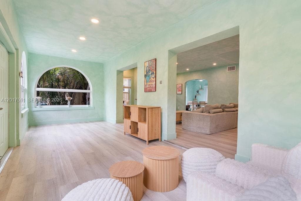 22 NE 44th St, Miami FL 33137 — 8