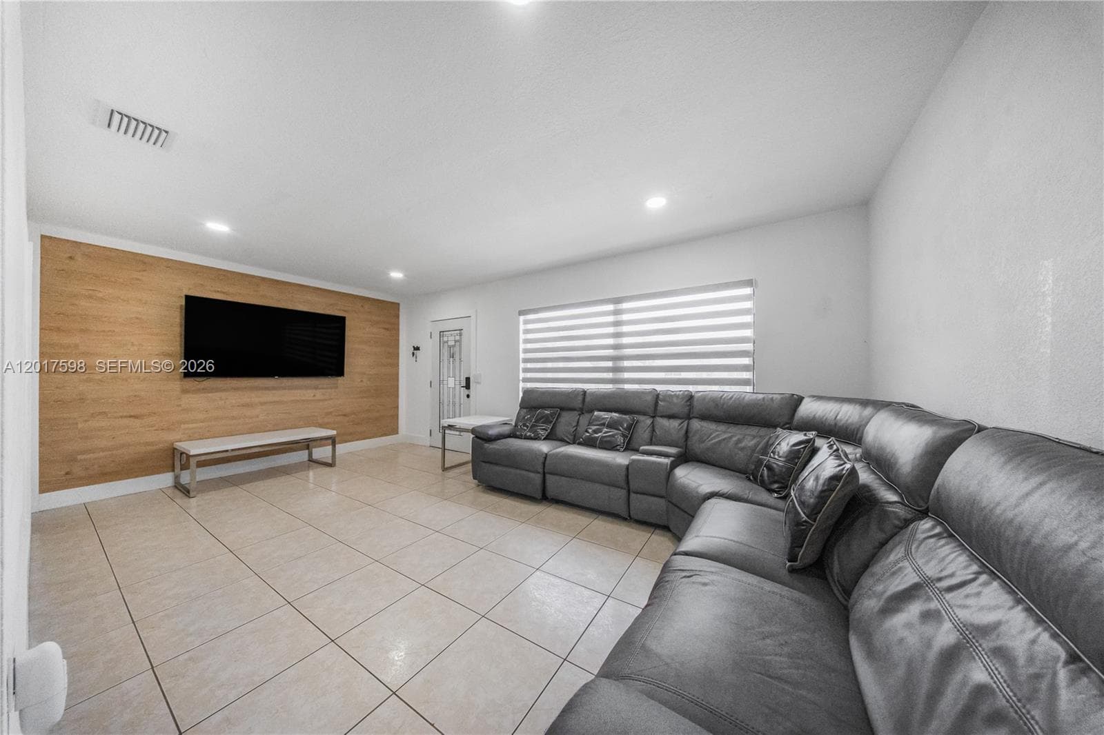661 E 7th St, Hialeah FL 33010 — 7
