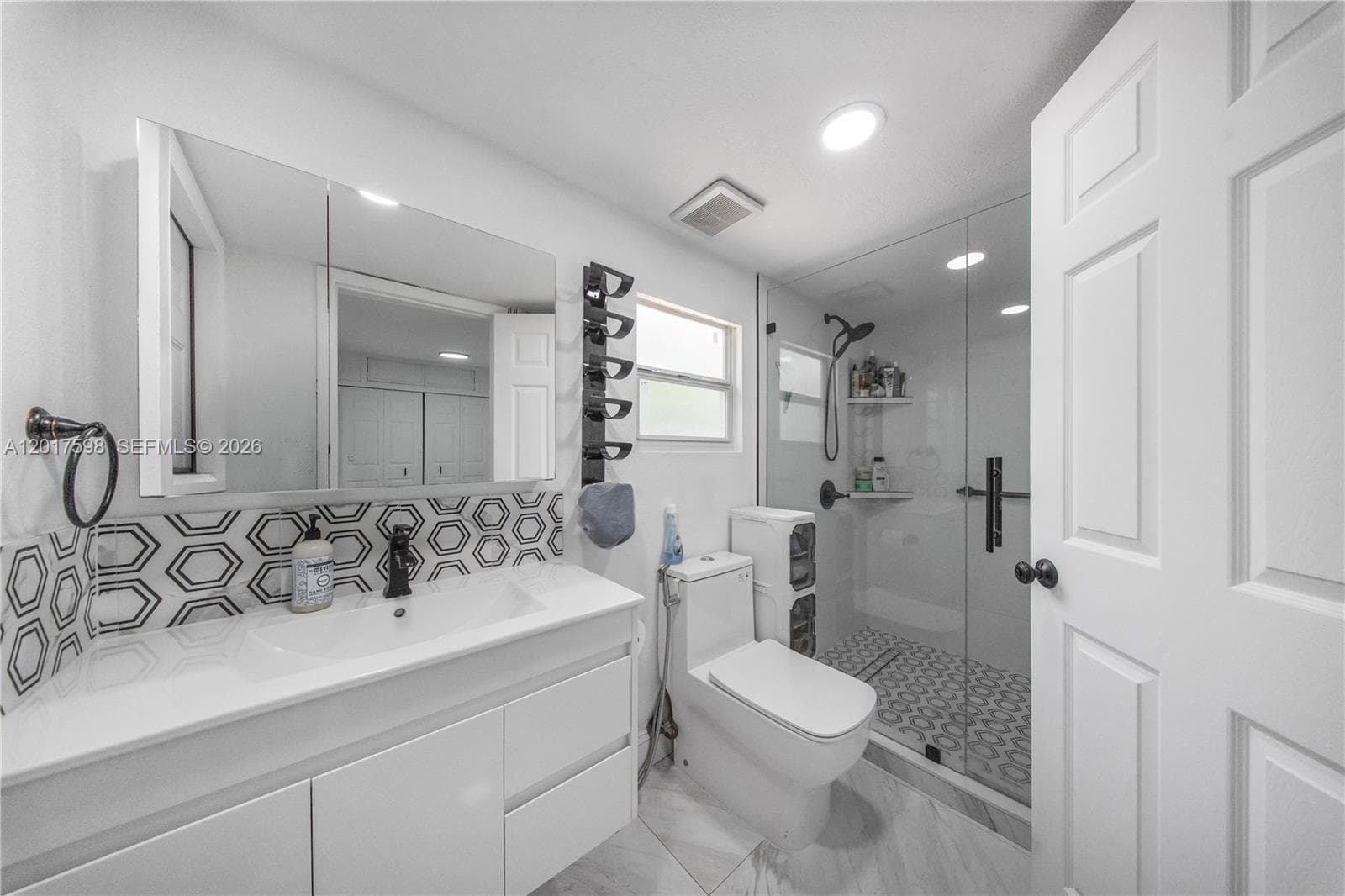 661 E 7th St, Hialeah FL 33010 — 18