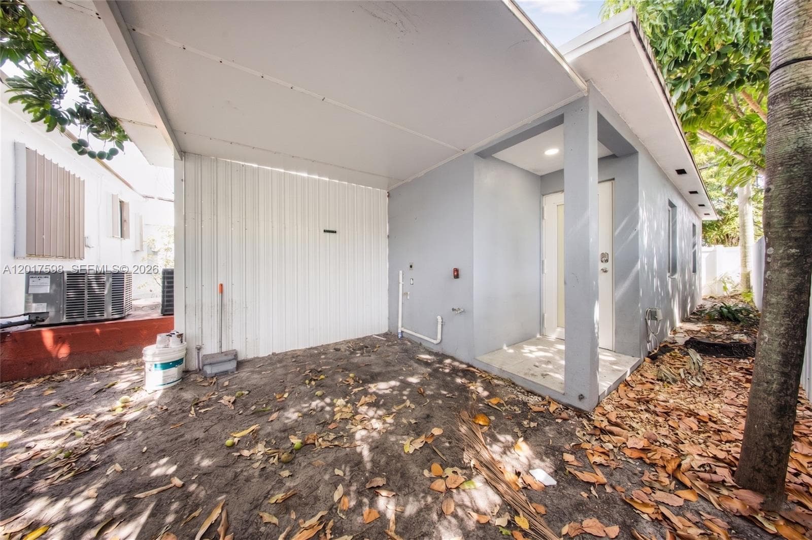 661 E 7th St, Hialeah FL 33010 — 25