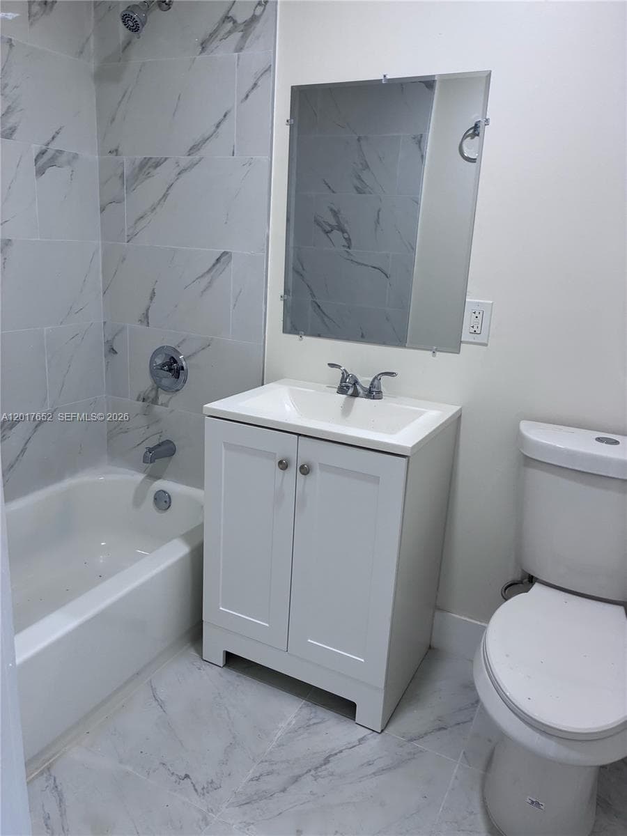 433 SW 6th St # 15, Miami FL 33130 — 3