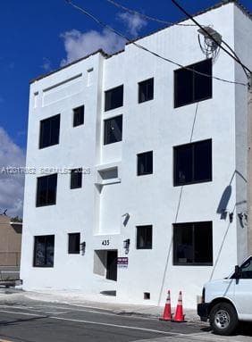 433 SW 6th St # 15, Miami FL 33130 — 4
