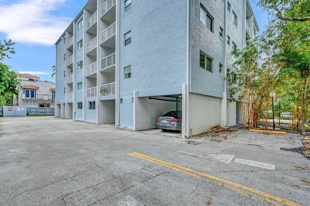 2920 SW 28th Ter # 207, Miami FL 33133 — 34