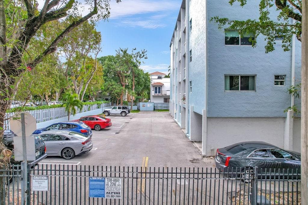 2920 SW 28th Ter # 207, Miami FL 33133 — 38