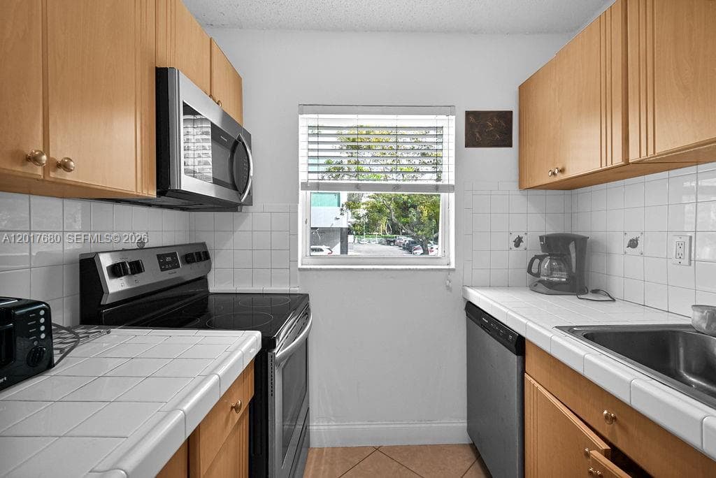 2920 SW 28th Ter # 207, Miami FL 33133 — 10