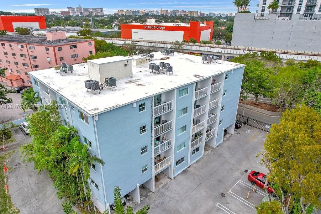 2920 SW 28th Ter # 207, Miami FL 33133 — 33