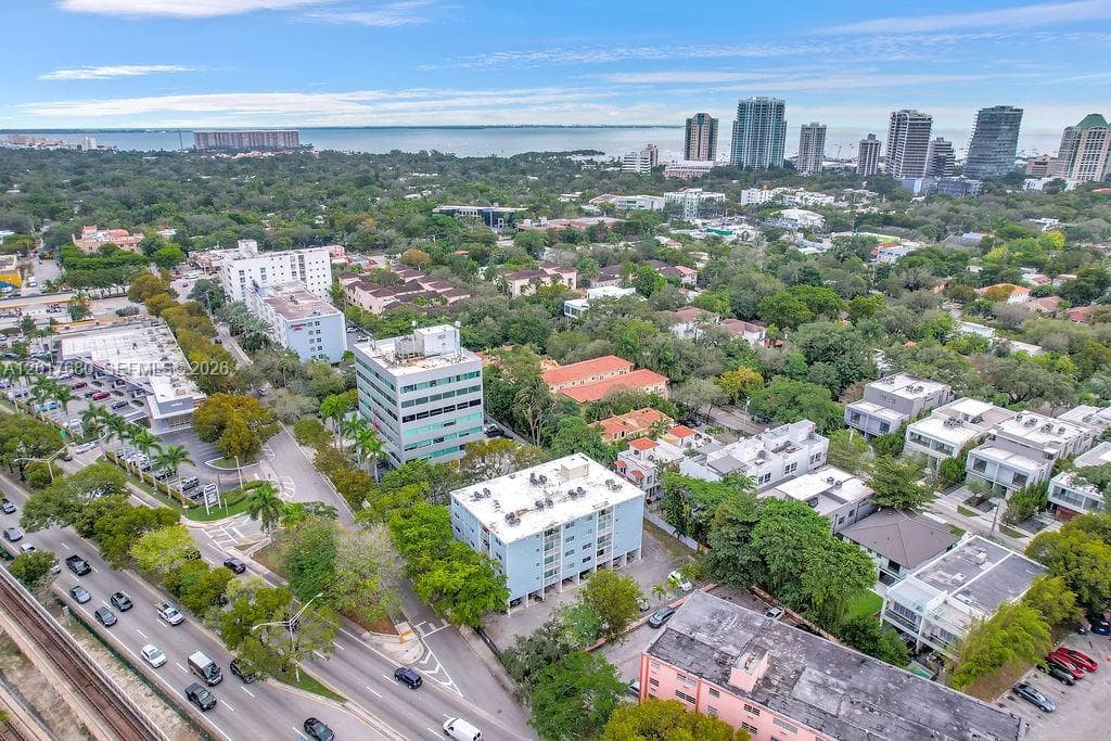 2920 SW 28th Ter # 207, Miami FL 33133 — 4