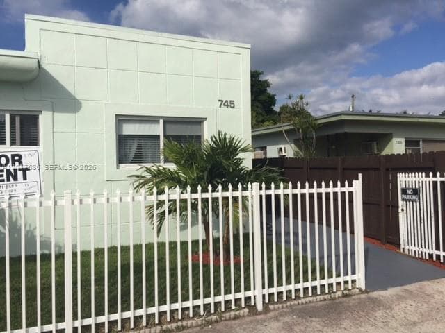 745 81st St # 3, Miami Beach FL 33141 — 2