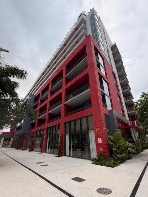 90 NE 32 # 823, Miami FL 33127 — 2