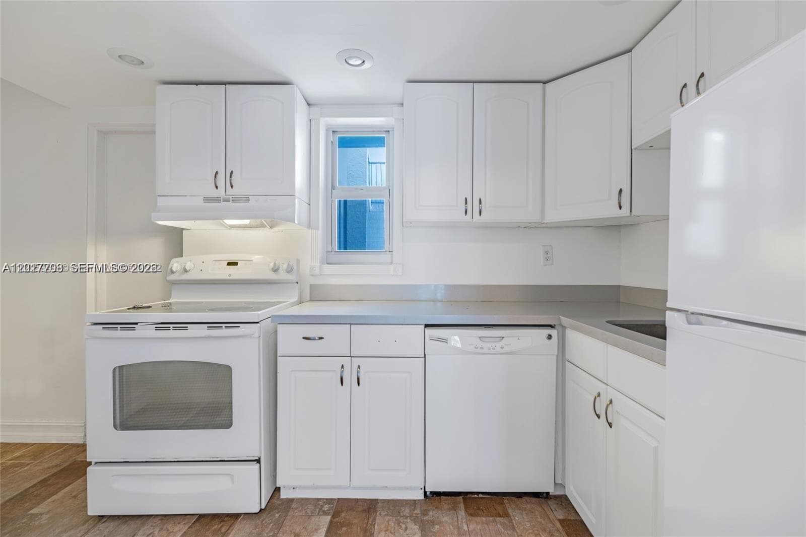 1674 Bay Rd # 302, Miami Beach FL 33139 — 9