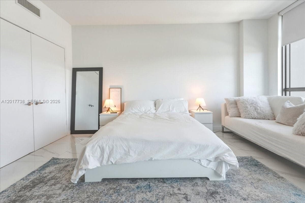 17301 Biscayne Blvd # 605, North Miami Beach FL 33160 — 17