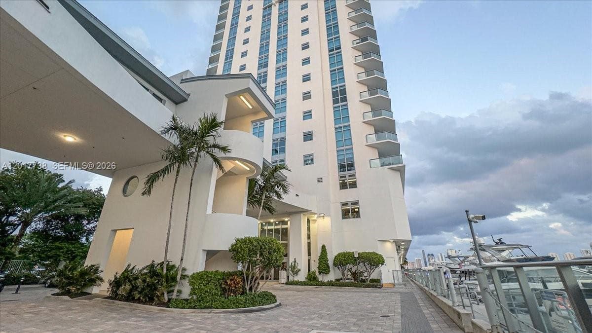 17301 Biscayne Blvd # 605, North Miami Beach FL 33160 — 24