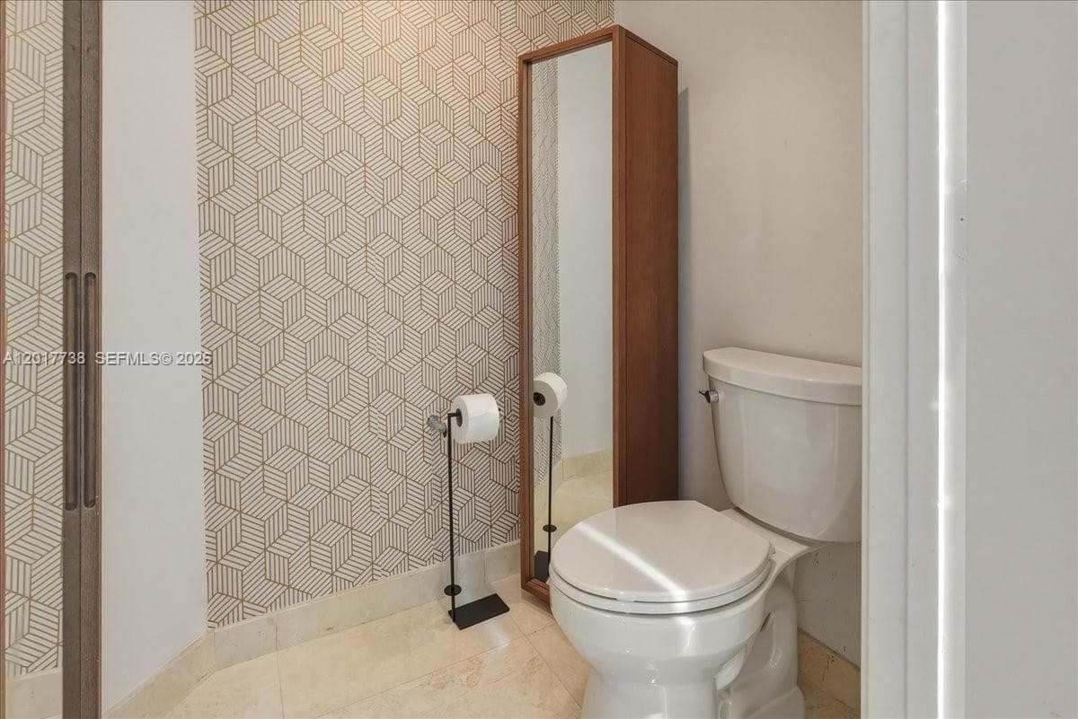 17301 Biscayne Blvd # 605, North Miami Beach FL 33160 — 14