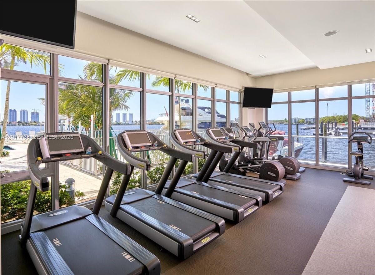 17301 Biscayne Blvd # 605, North Miami Beach FL 33160 — 25