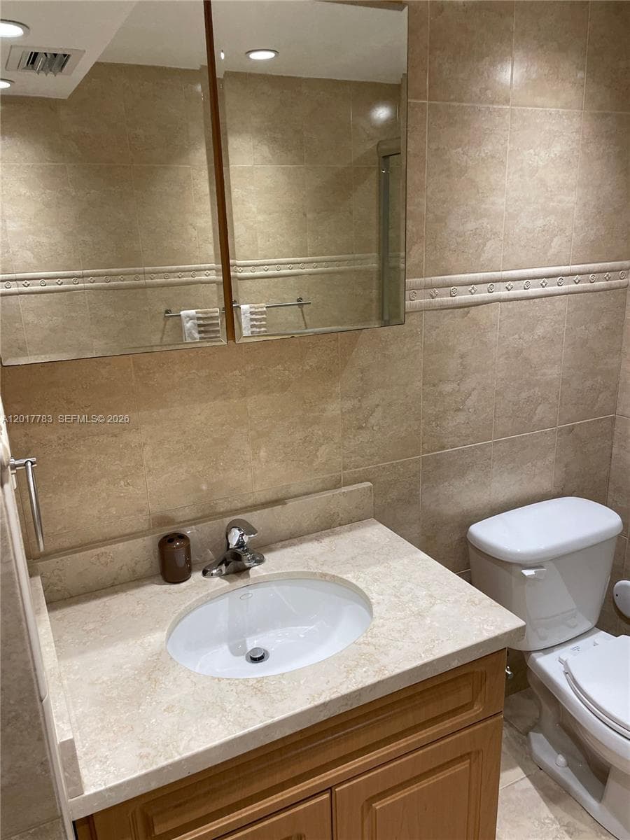 5005 Collins Ave # 1422, Miami Beach FL 33140 — 23