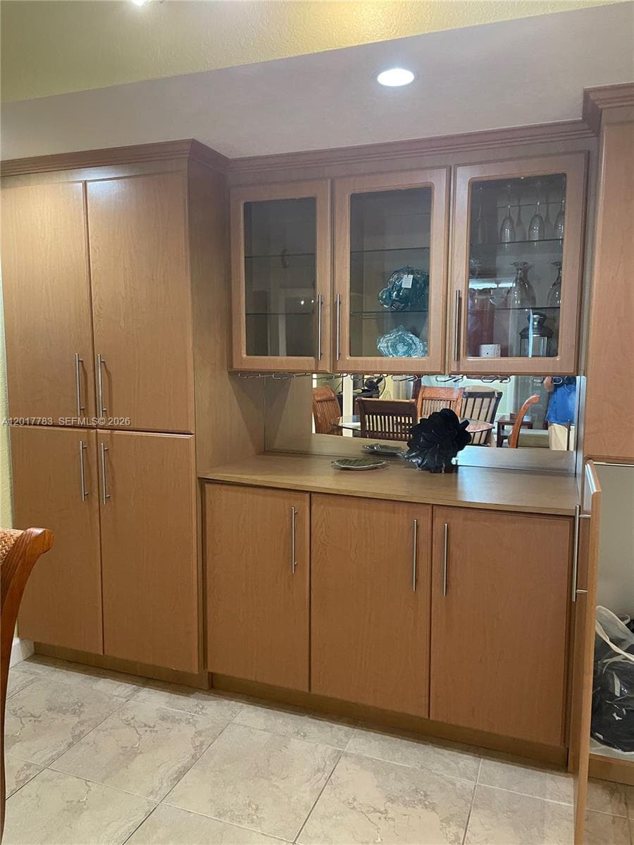 5005 Collins Ave # 1422, Miami Beach FL 33140 — 16