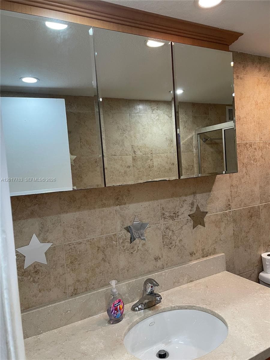 5005 Collins Ave # 1422, Miami Beach FL 33140 — 20