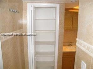 5005 Collins Ave # 1422, Miami Beach FL 33140 — 9