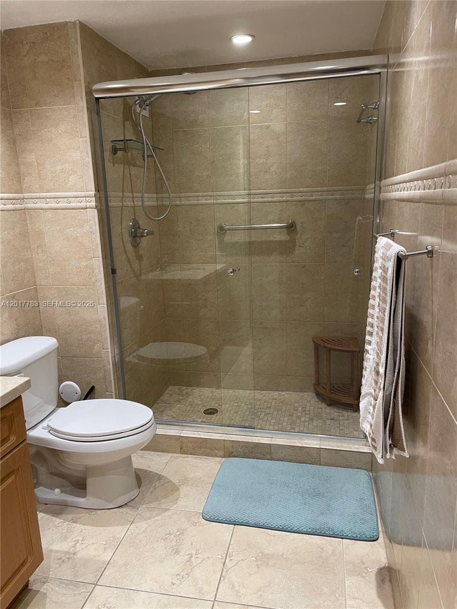 5005 Collins Ave # 1422, Miami Beach FL 33140 — 24