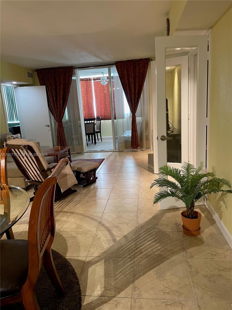 5005 Collins Ave # 1422, Miami Beach FL 33140 — 11