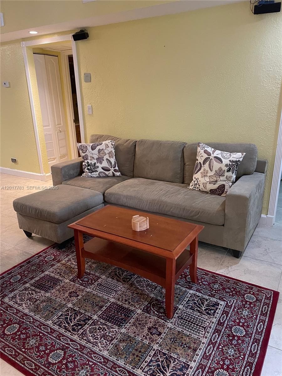 5005 Collins Ave # 1422, Miami Beach FL 33140 — 19