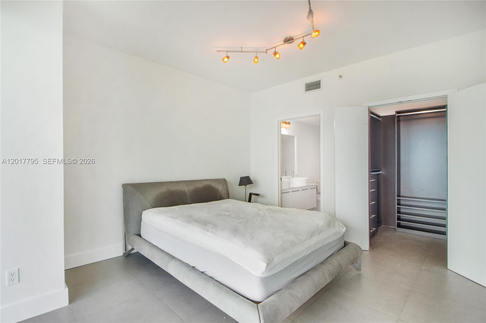 888 Biscayne Blvd # 2705, Miami FL 33132 — 9