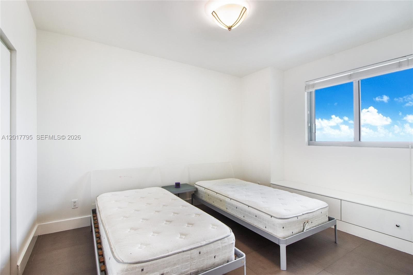 888 Biscayne Blvd # 2705, Miami FL 33132 — 11