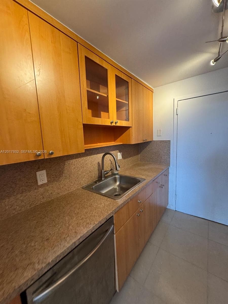 2020 NE 135th St # 303, North Miami FL 33181 — 6