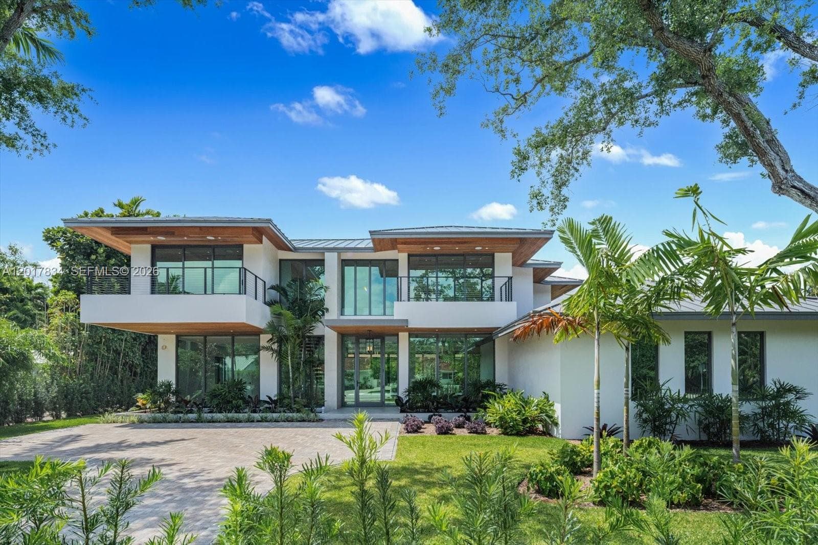 5890 SW 82nd St, South Miami FL 33143 — 1