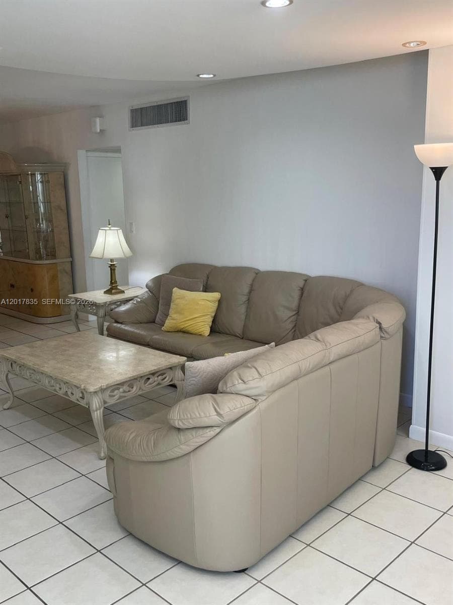 5005 Collins Ave # 424, Miami Beach FL 33140 — 6