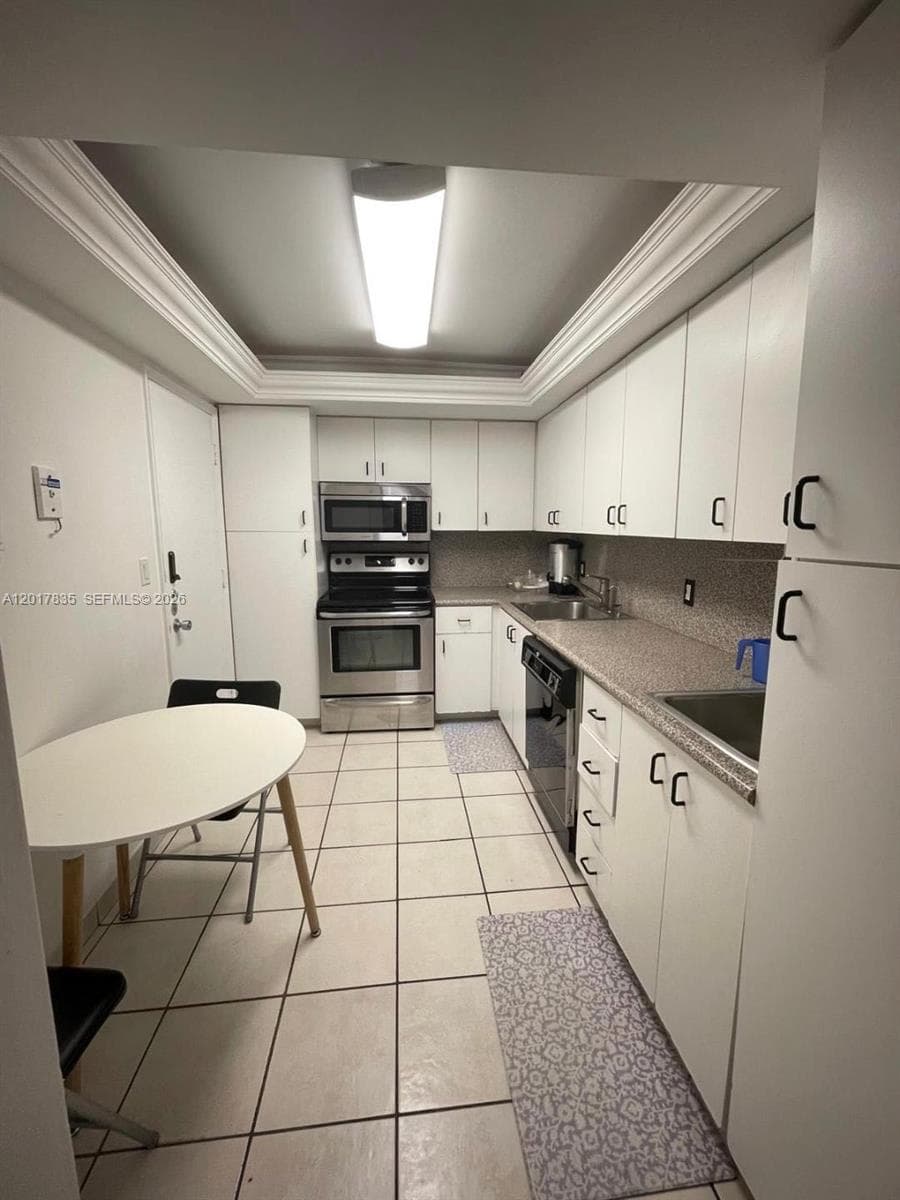 5005 Collins Ave # 424, Miami Beach FL 33140 — 16