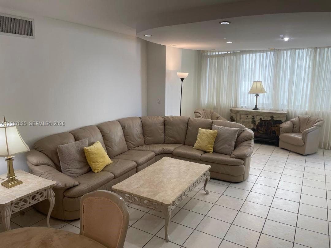 5005 Collins Ave # 424, Miami Beach FL 33140 — 1