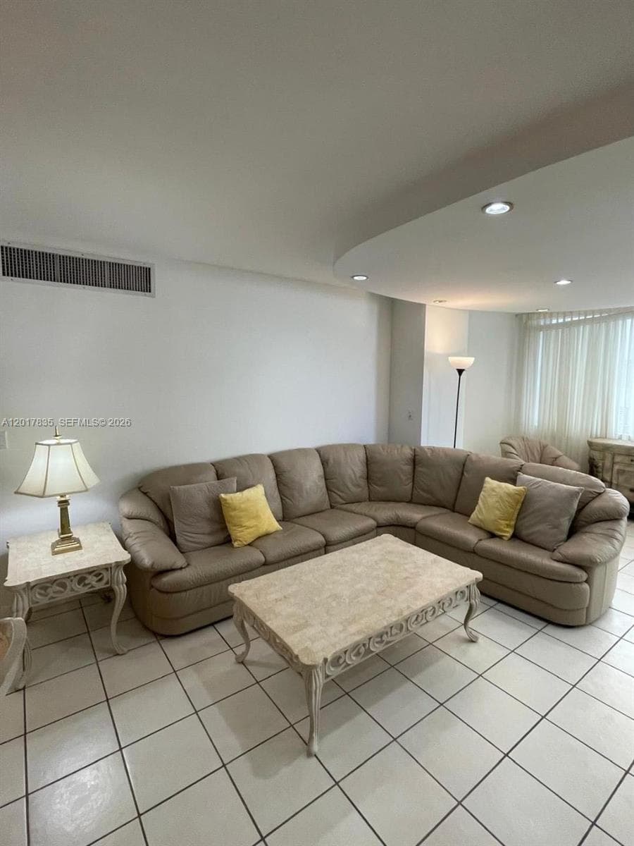 5005 Collins Ave # 424, Miami Beach FL 33140 — 4