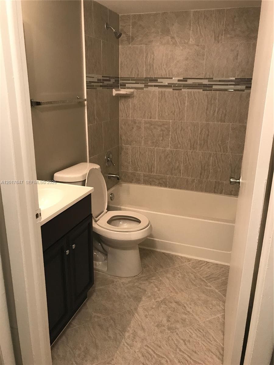 7235 NW 179th St # 101, Hialeah FL 33015 — 6