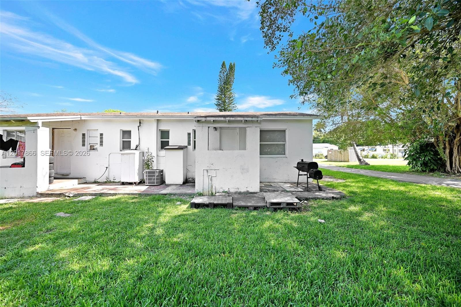 555 NW 90th St, El Portal FL 33150 — 38