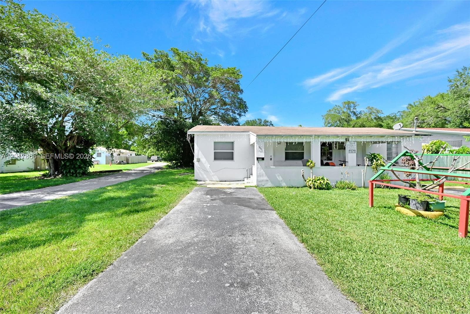 555 NW 90th St, El Portal FL 33150 — 33