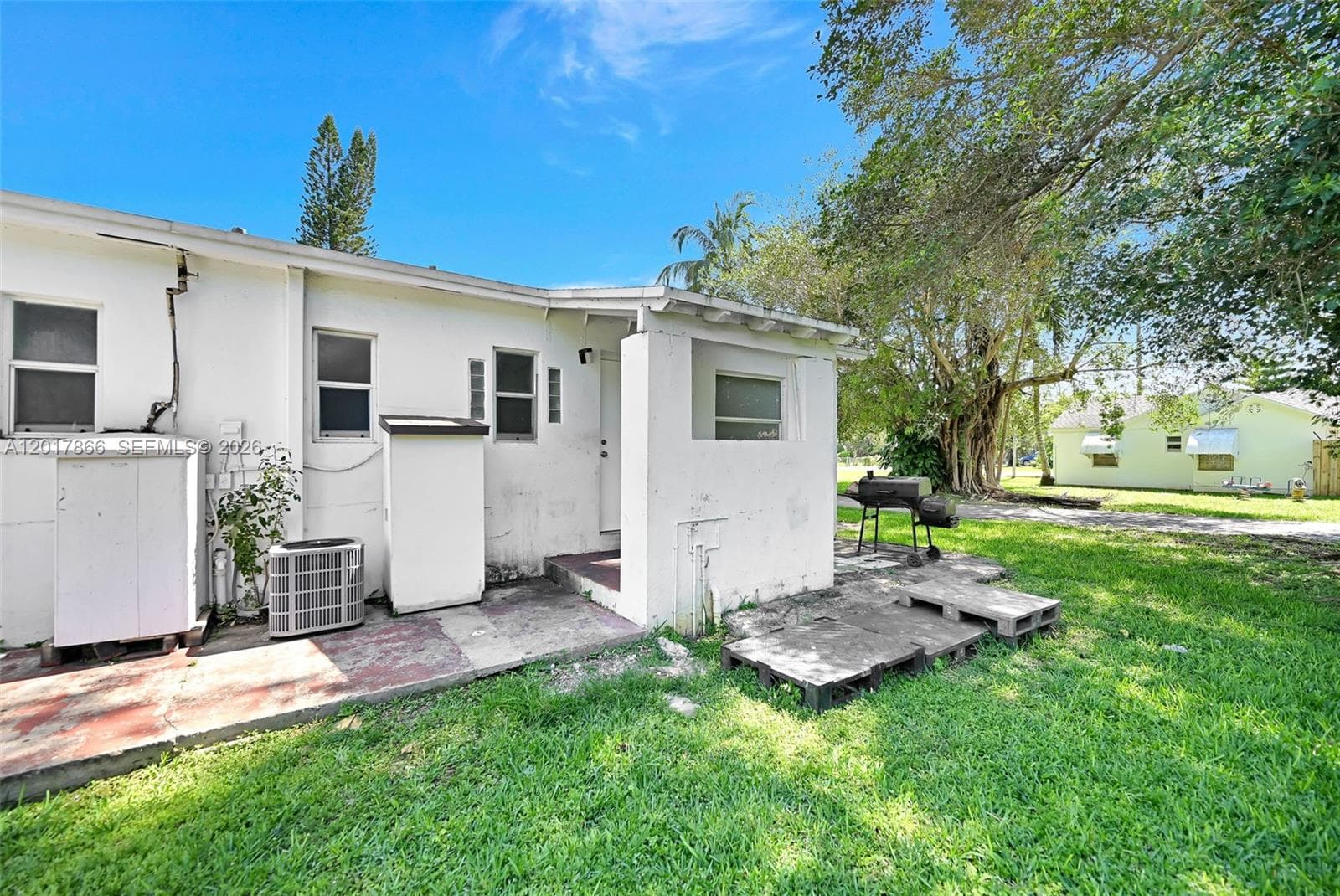 555 NW 90th St, El Portal FL 33150 — 37