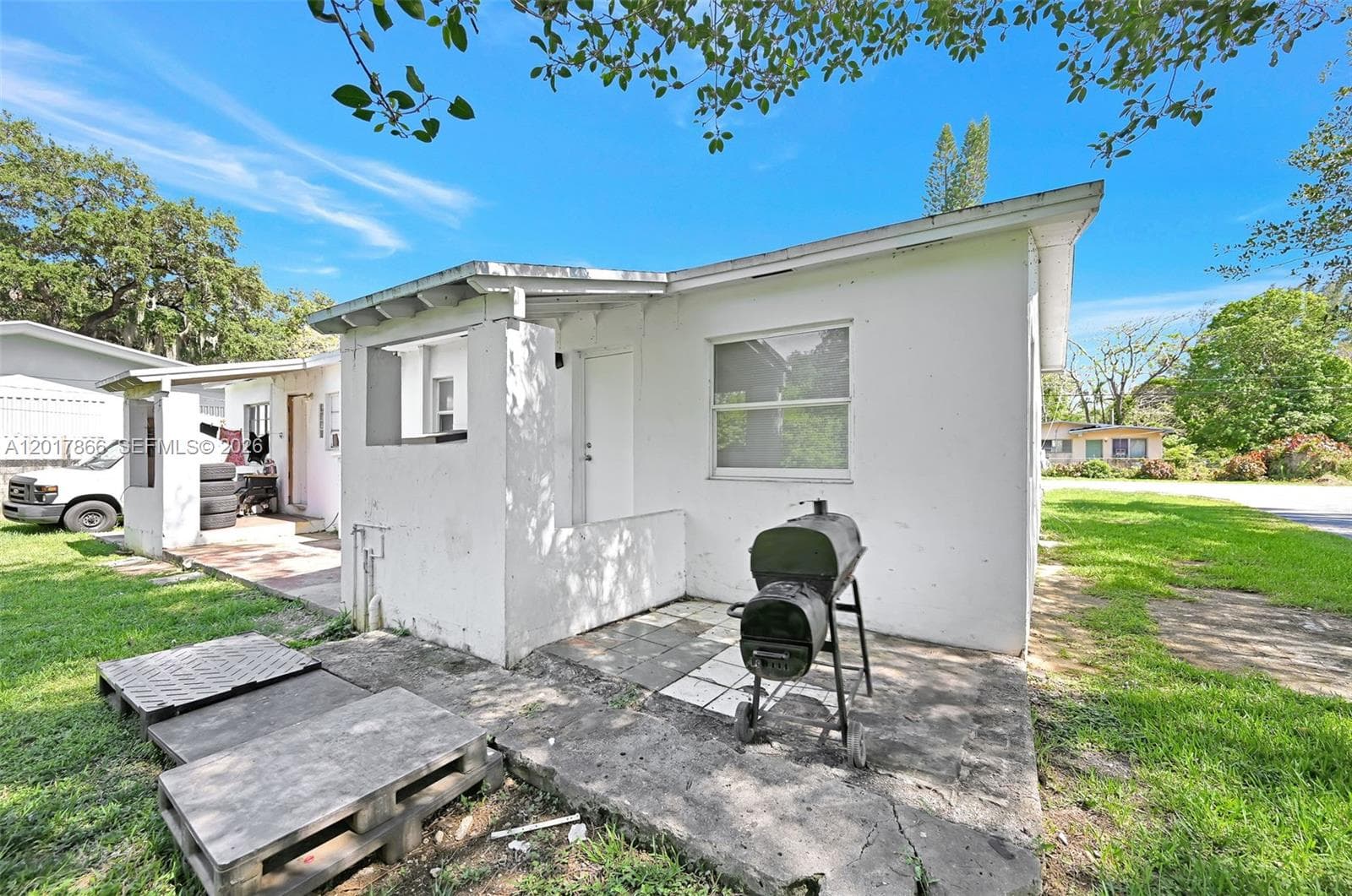 555 NW 90th St, El Portal FL 33150 — 40