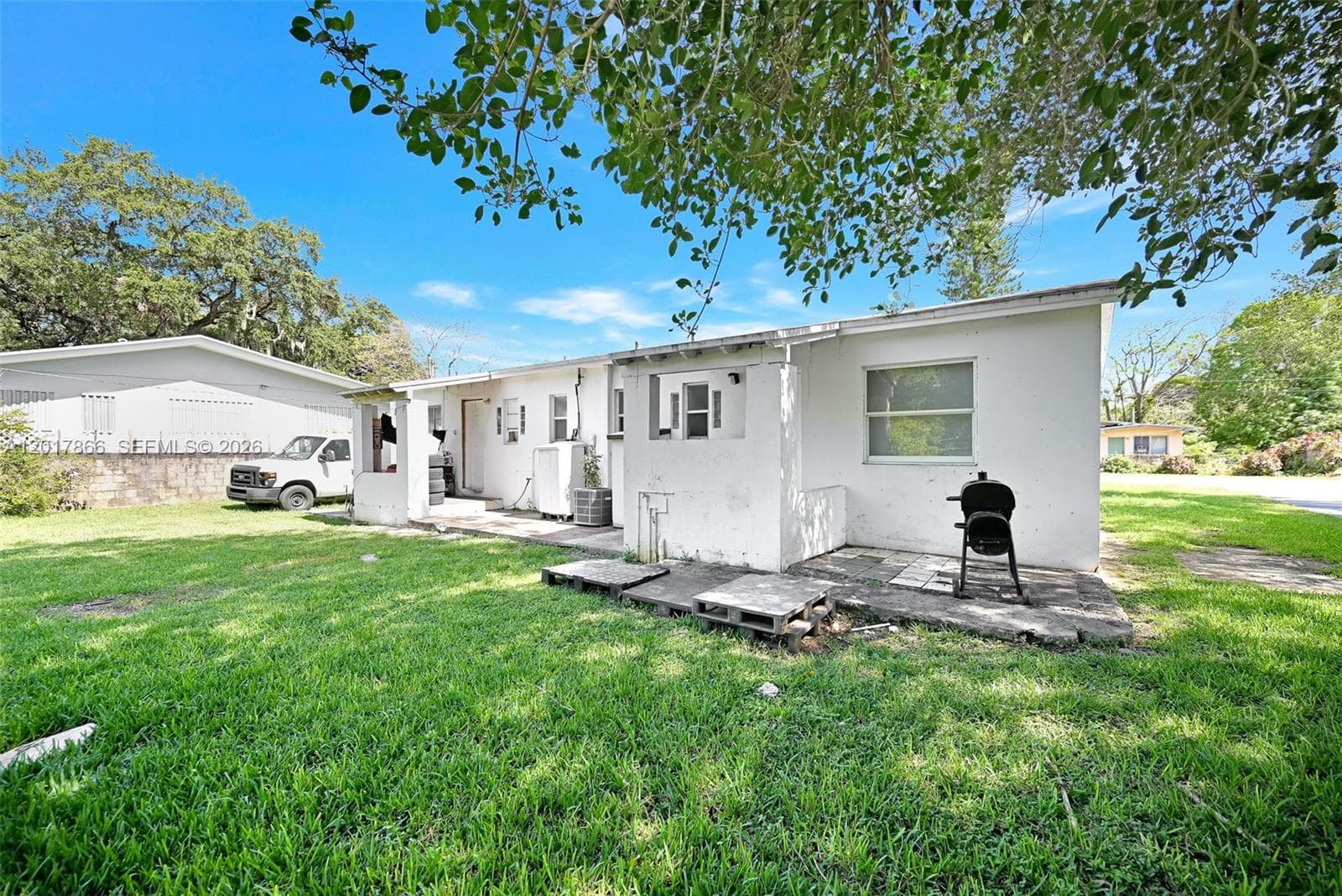 555 NW 90th St, El Portal FL 33150 — 39