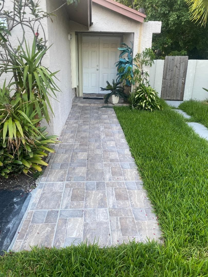 11447 SW 33rd Ln # 0, Miami FL 33165 — 21