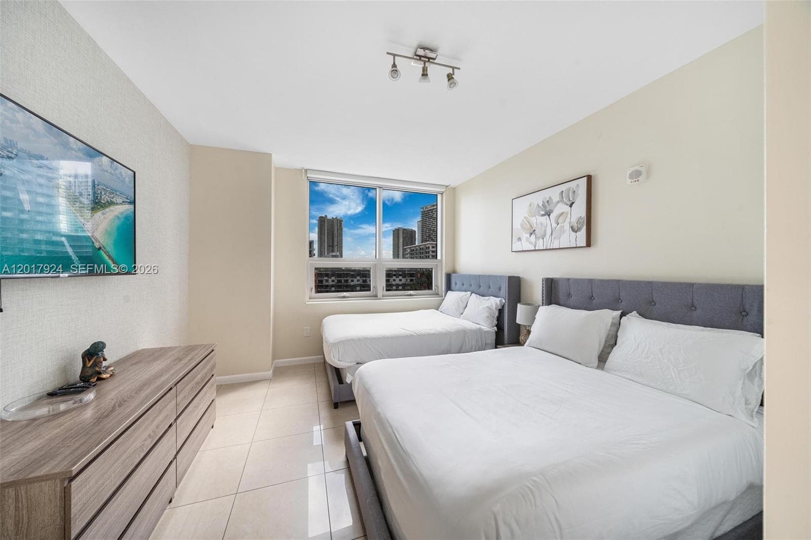 3250 NE 1st Ave # 916, Miami FL 33137 — 23