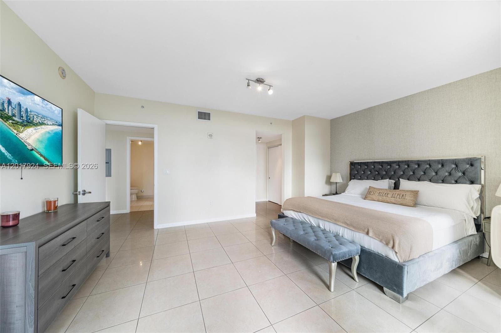 3250 NE 1st Ave # 916, Miami FL 33137 — 17
