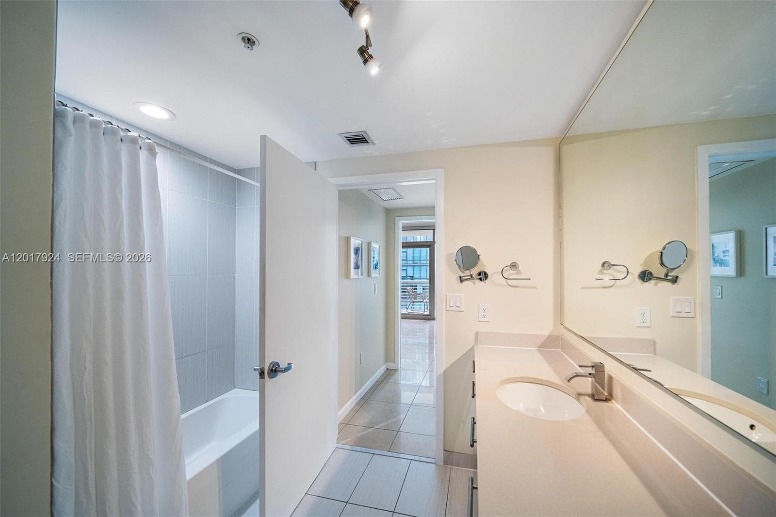 3250 NE 1st Ave # 916, Miami FL 33137 — 26