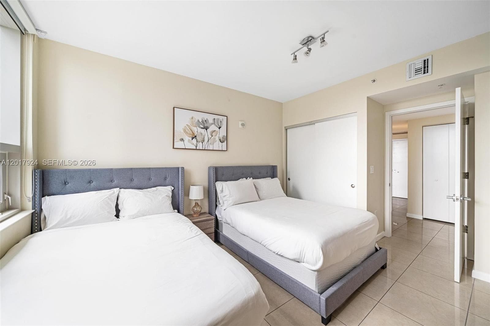 3250 NE 1st Ave # 916, Miami FL 33137 — 24