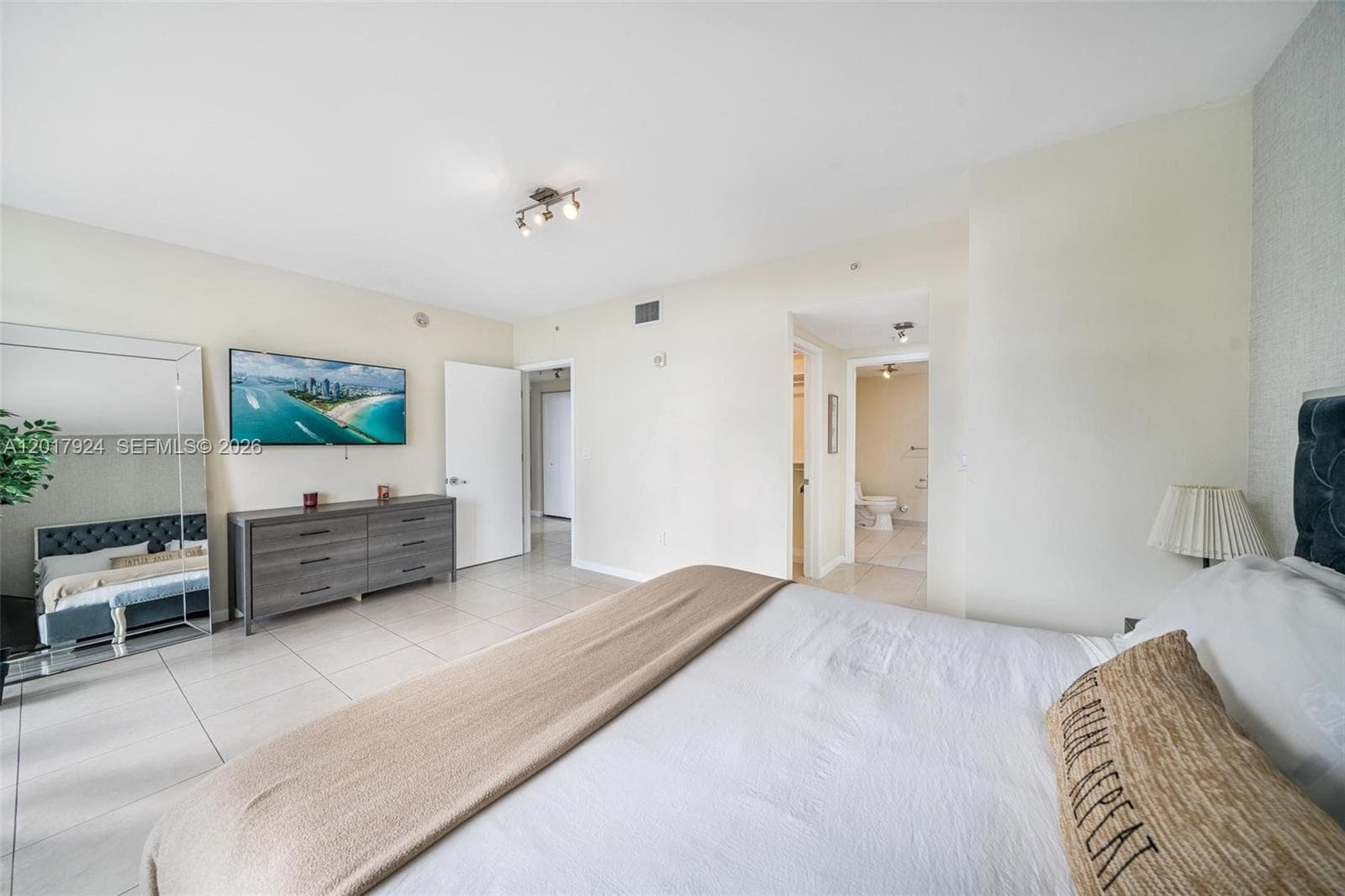 3250 NE 1st Ave # 916, Miami FL 33137 — 18