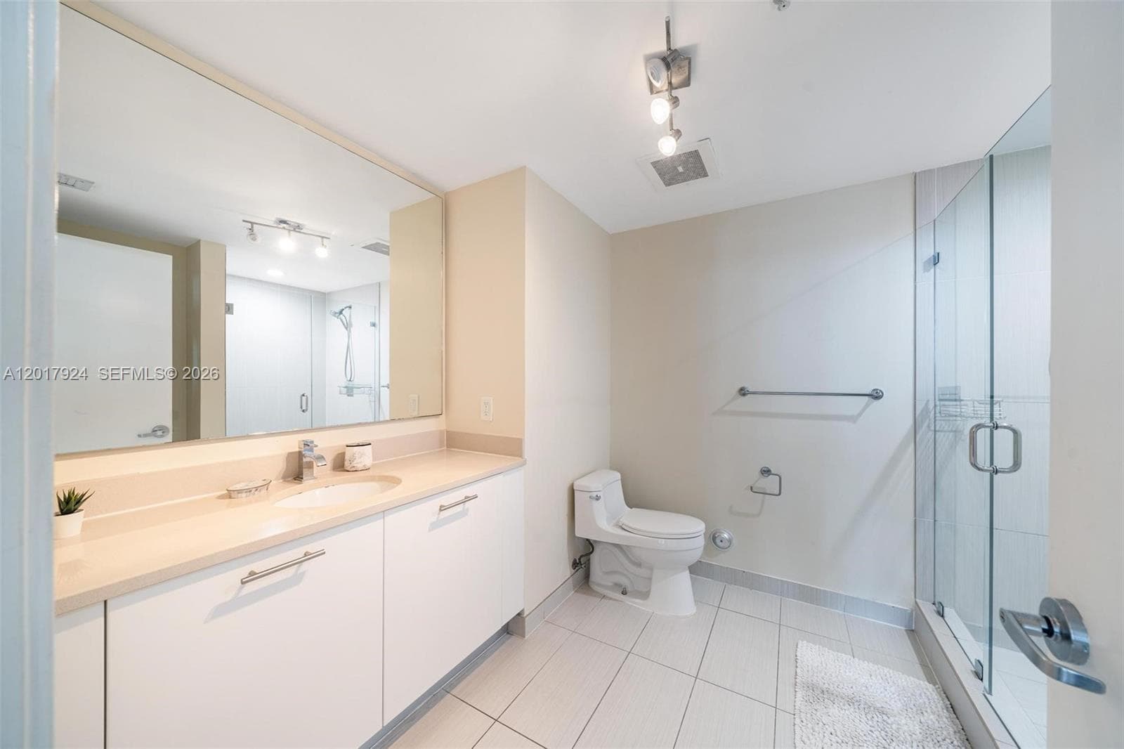 3250 NE 1st Ave # 916, Miami FL 33137 — 21