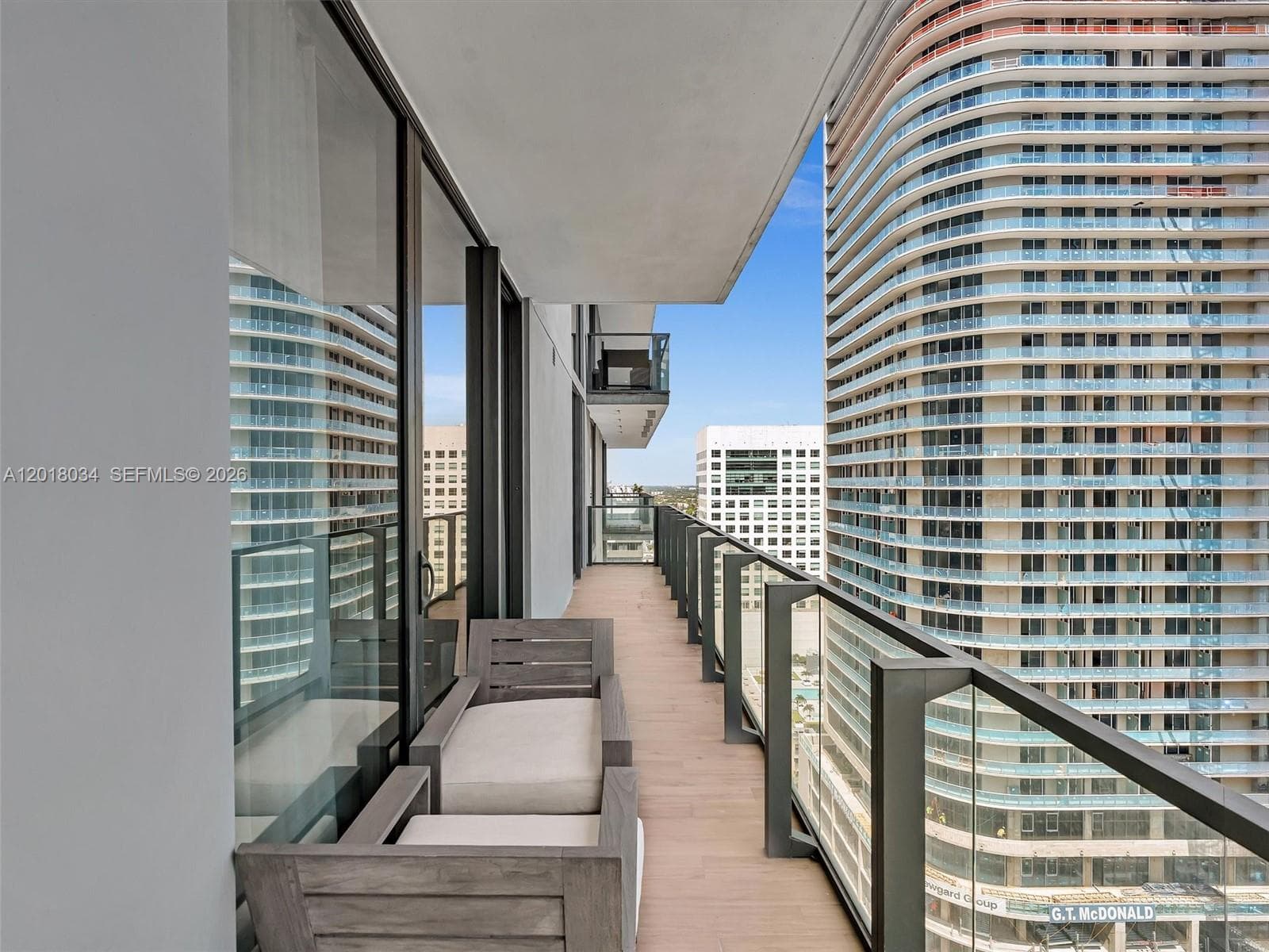88 SW 7th St # 2011, Miami FL 33130 — 27